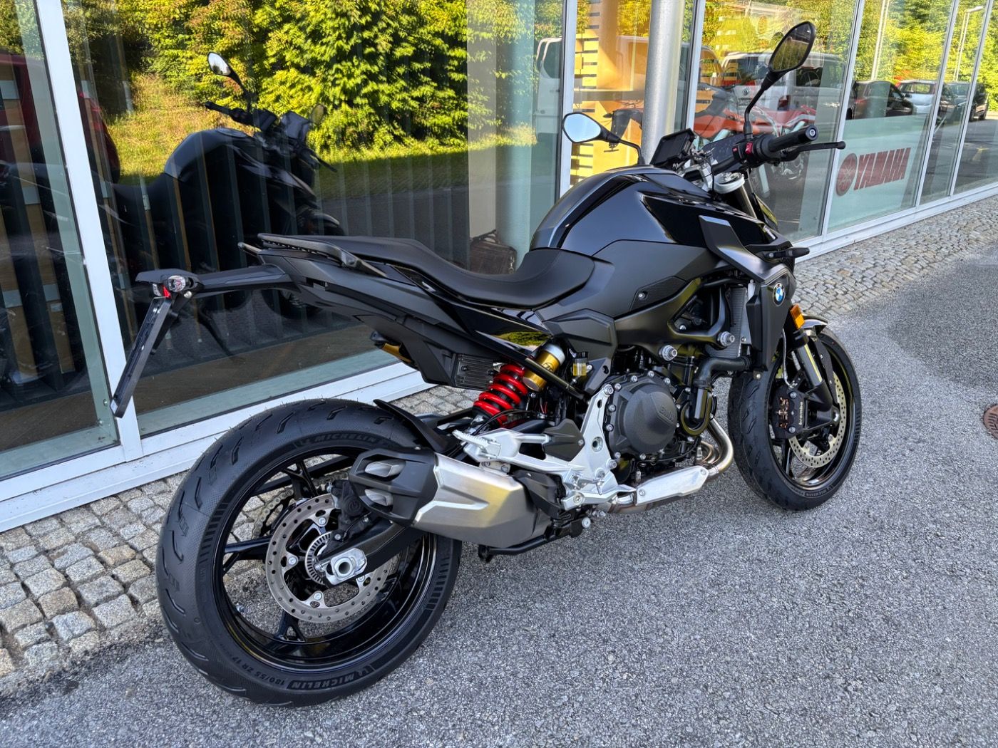 Fahrzeugabbildung BMW F 900 R Triple Black 2 Pakete