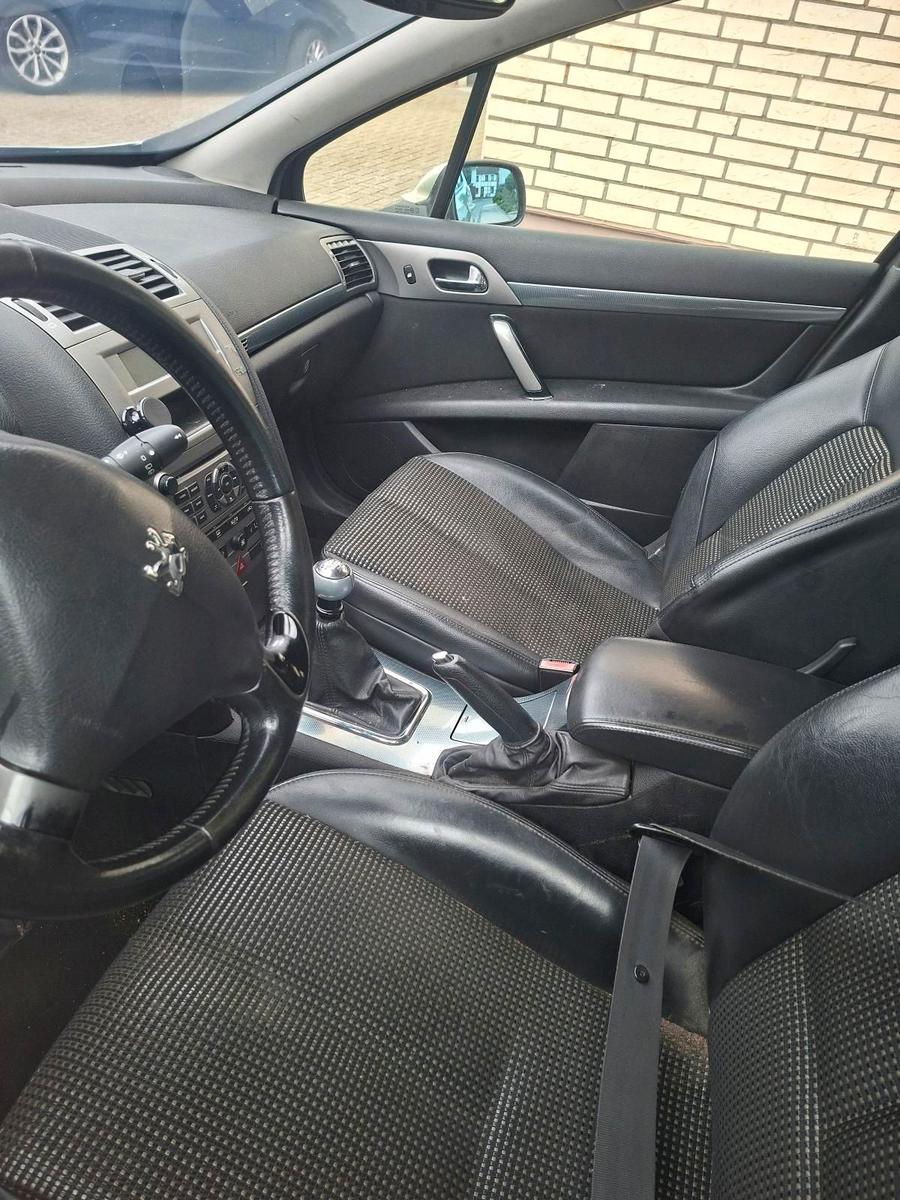Peugeot 308 2006 — вигляд ззаду
