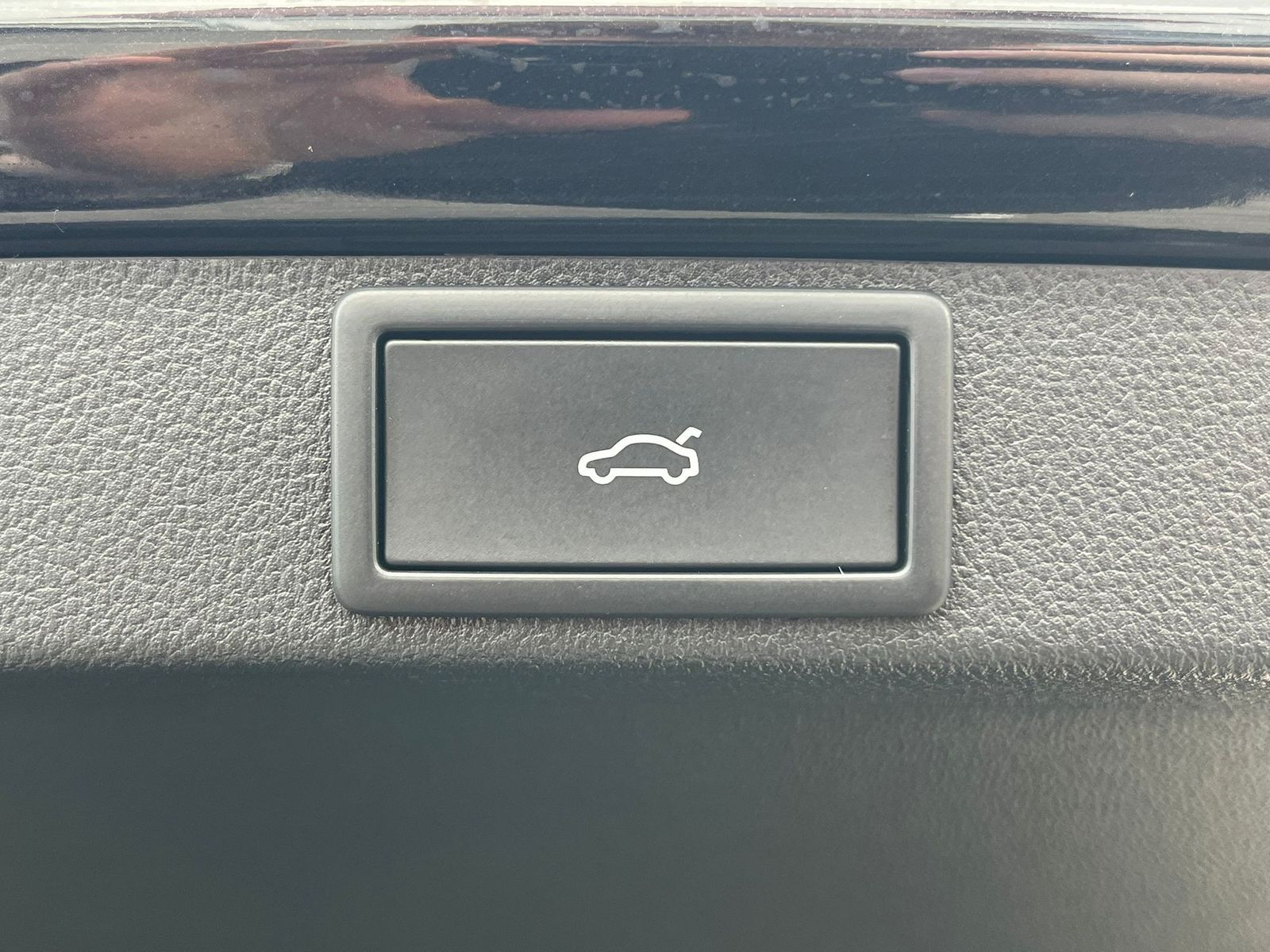 Fahrzeugabbildung SKODA Octavia 2.0 DSG Sportline MATRIX*AHK*CANTON*5J.G