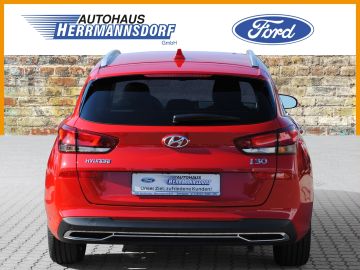 Fahrzeugabbildung Hyundai i30 1,5 L FAMILY+TEMPOMAT + KAMERA + SITZHEIZUNG