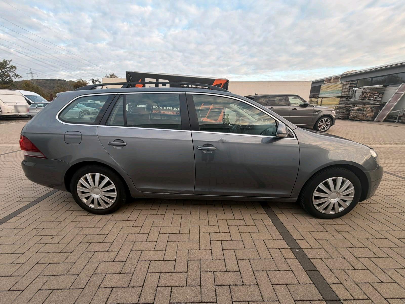 Volkswagen Golf 2010 — engine 105 HP (77kW)