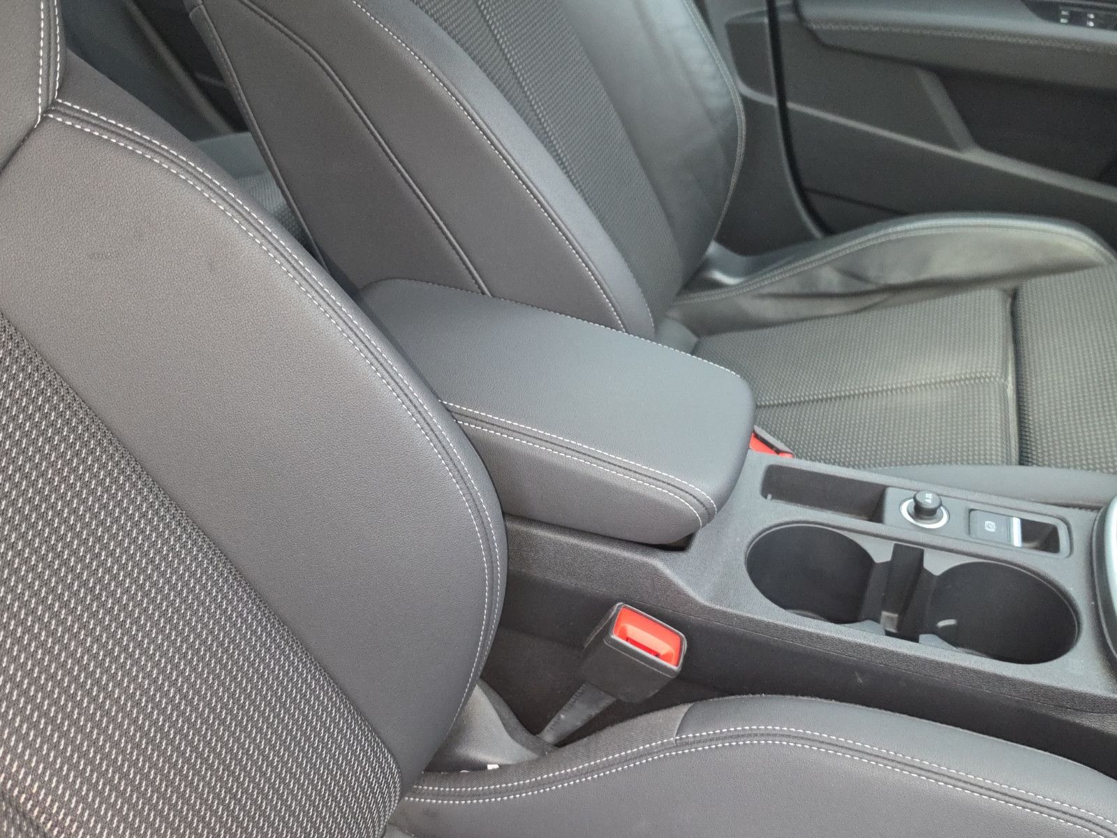 Fahrzeugabbildung Audi A3 Sportback 30 TDI S line LED AHK Kamera