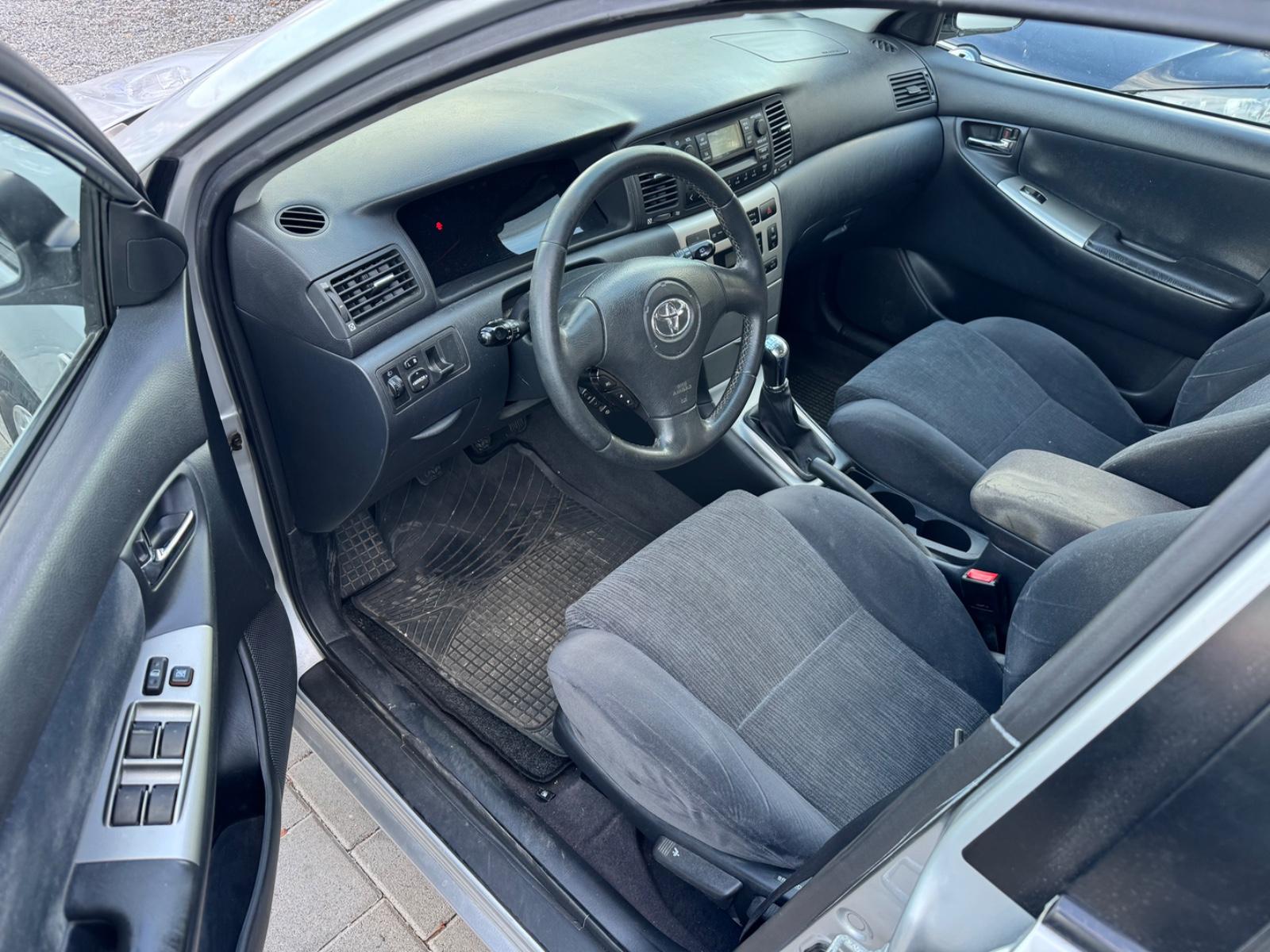 Toyota Corolla 2004 — photo 8