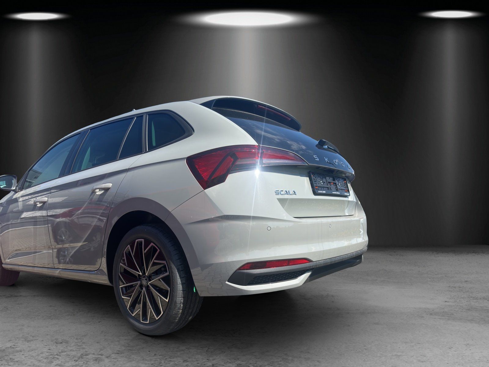 Fahrzeugabbildung SKODA Scala Tour 1,0 TSI 85 kW DSG