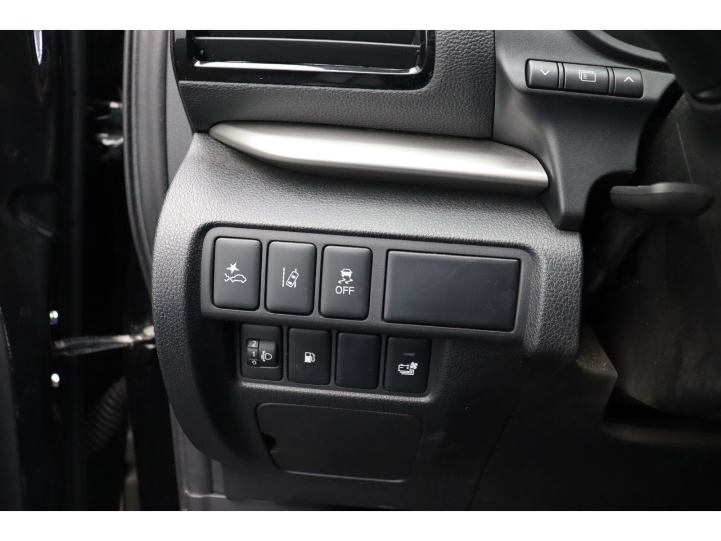 Fahrzeugabbildung Mitsubishi Eclipse Cross 2.4 Basis Hybrid 4WD