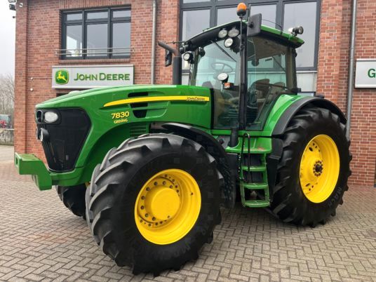 John Deere 7830