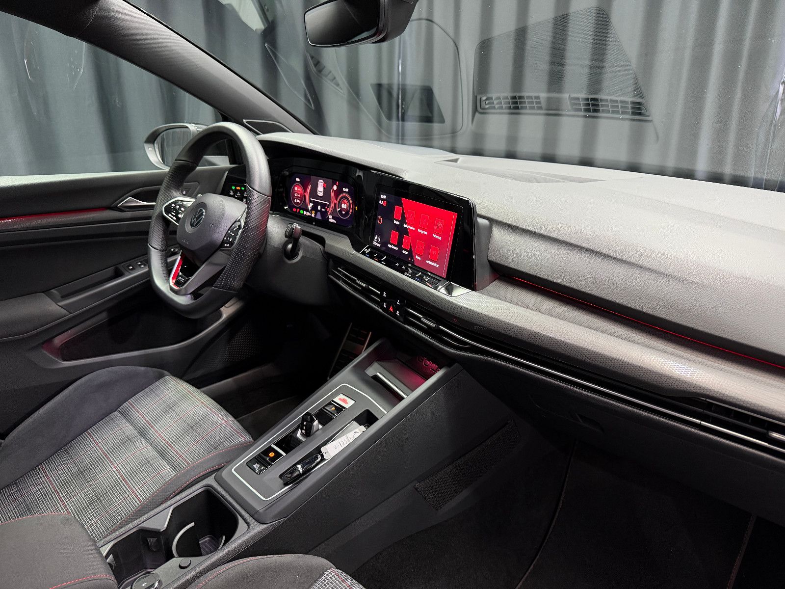 Fahrzeugabbildung Volkswagen Golf VIII Lim. GTI|H&K|HuD|U-Frei|D-FZG