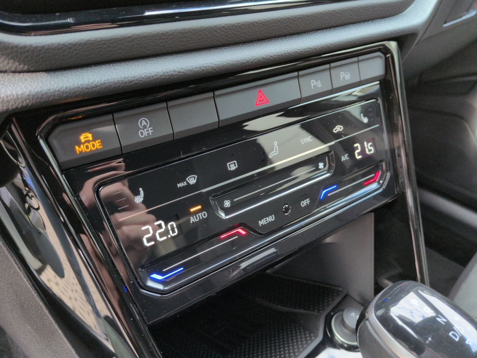 T-Roc Style 2.0 TDI DSG BlackStyle+AHK+RFK+19"+