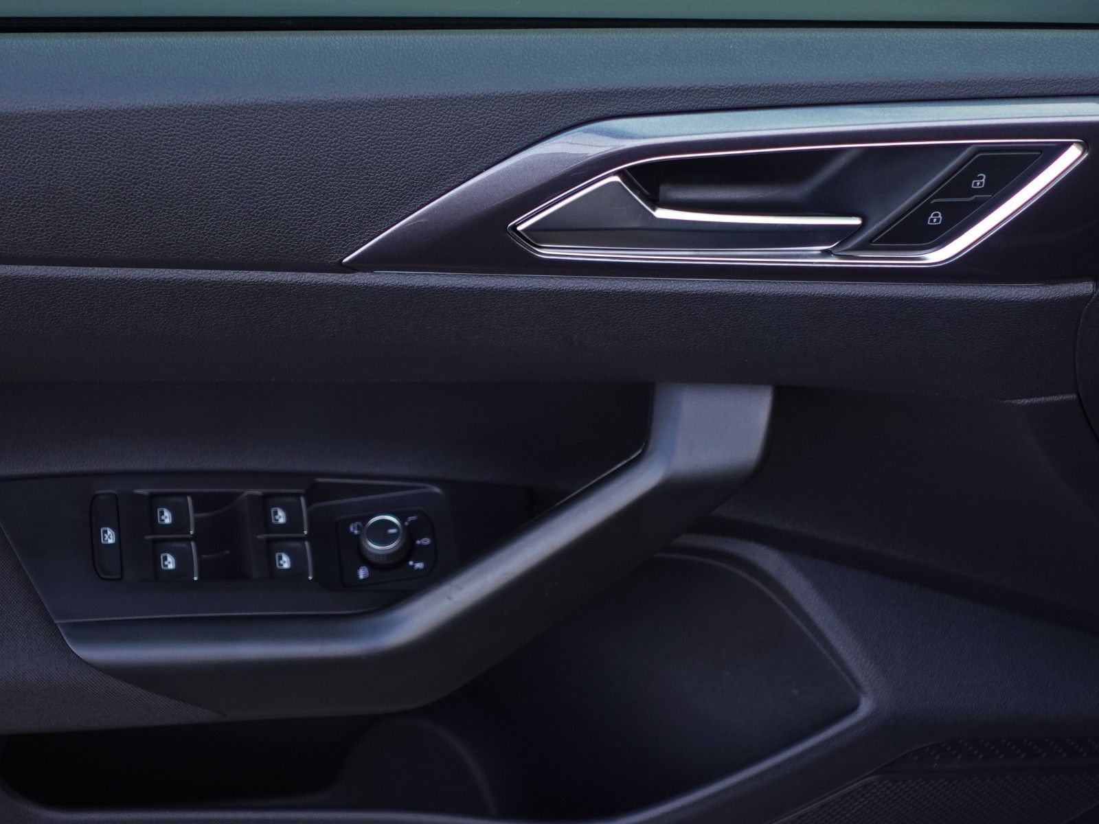 Fahrzeugabbildung Volkswagen Polo 1.0 TSI DSG Style Matrix Travel-Assist