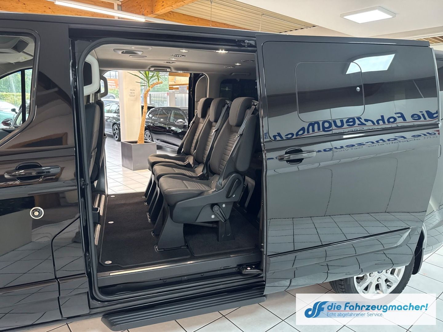 Fahrzeugabbildung Ford Tourneo Custom 320 L2 Titanium X 2.0 TDCi  AHK N