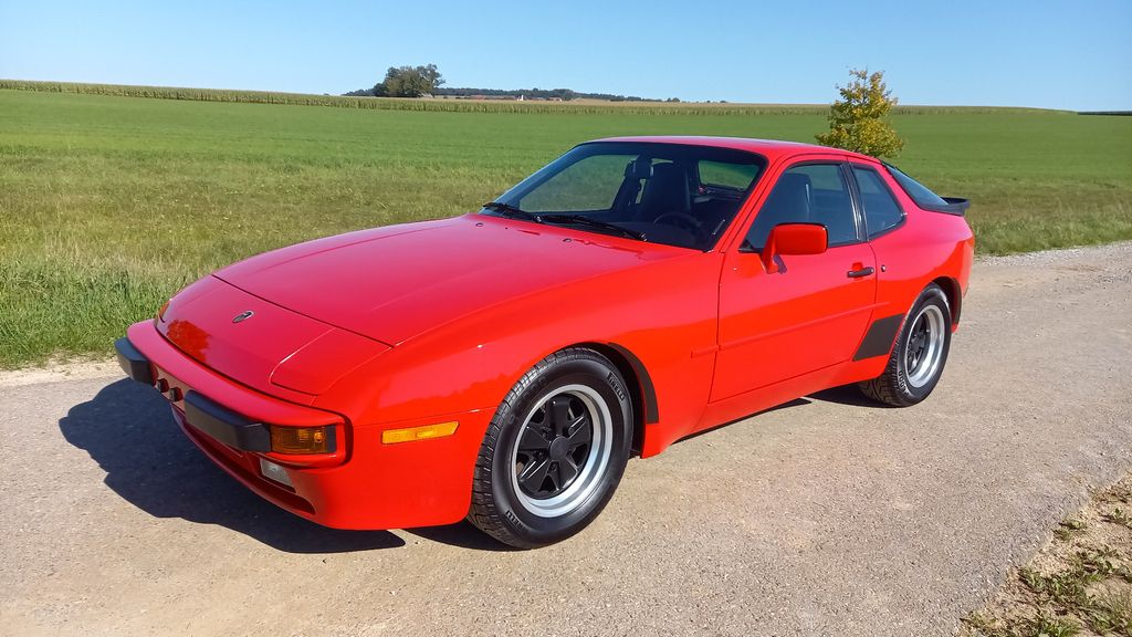 Porsche 944
