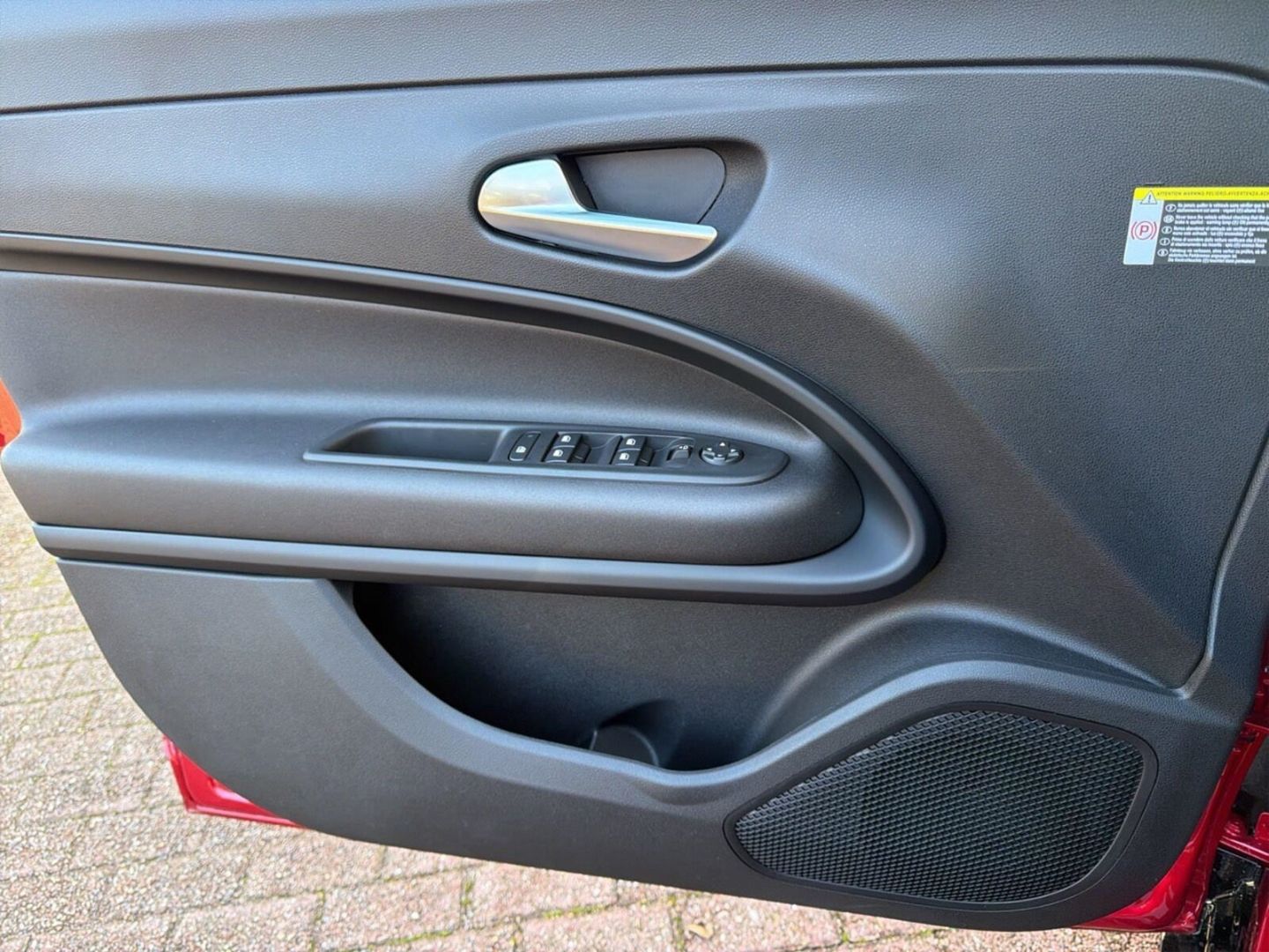 Fahrzeugabbildung Alfa Romeo Junior Ibrida 1.2 VGT 48V-Hybrid 107 kW Ti