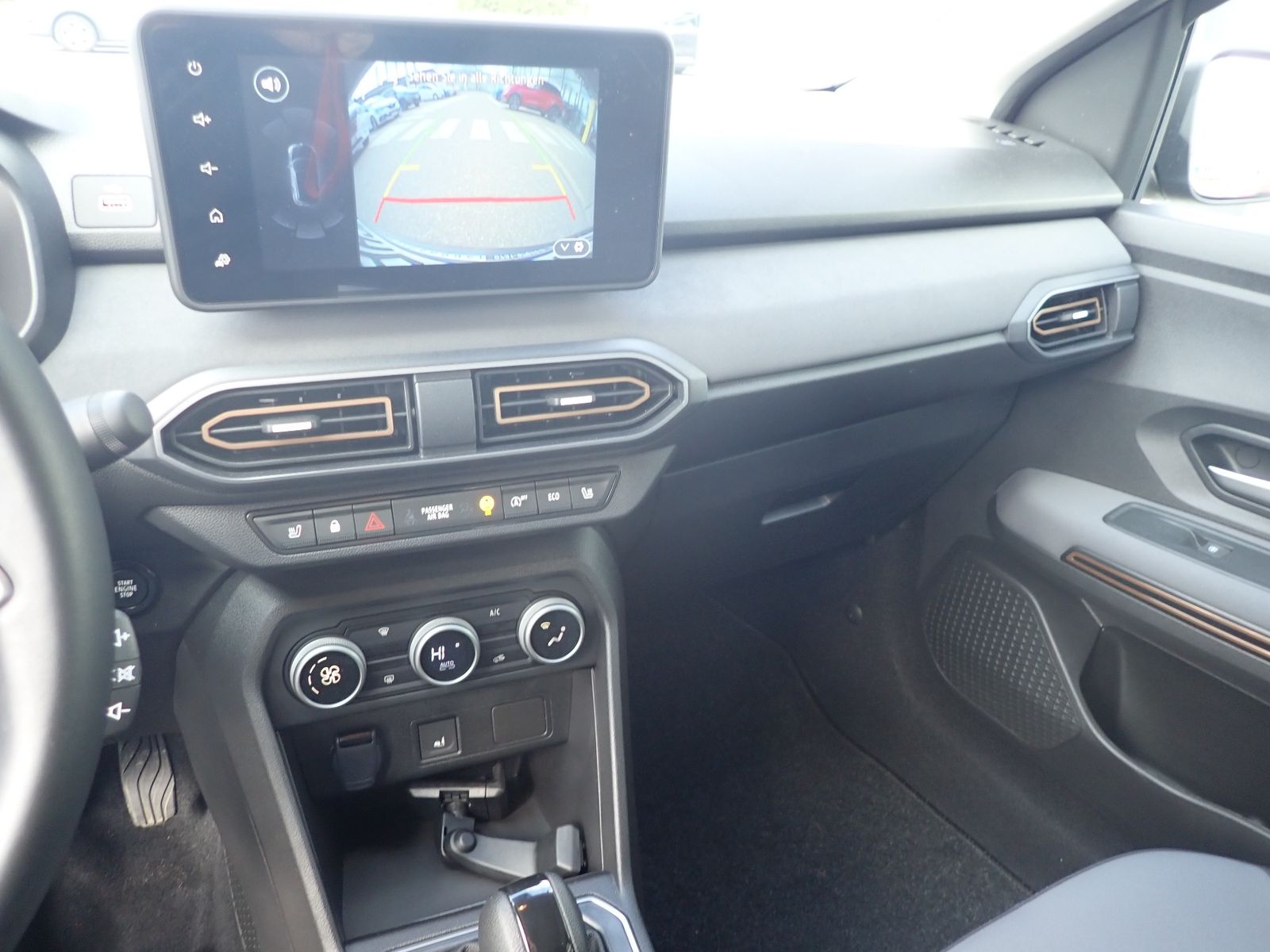 Fahrzeugabbildung Dacia Sandero STEPWAY TCe 90 CVT EXTREME/AUTOMATIK/