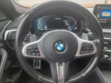 BMW 550 M550i xDrive A - - graue BMW 550