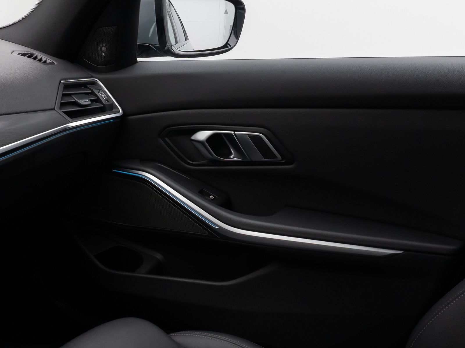 Fahrzeugabbildung BMW 330e M Sport Kamera HUD DAB H/K DrivAssis 19Zoll