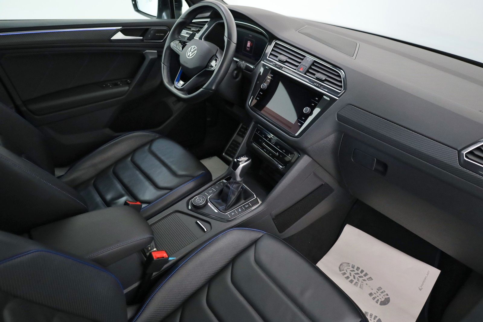 Fahrzeugabbildung Volkswagen Tiguan R 4M Leder,Navi,LED,PanDach,Harman/K,Memo