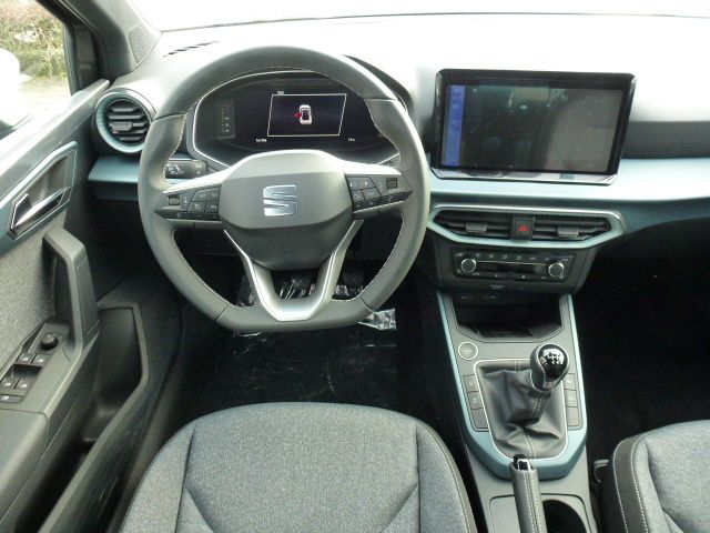 Fahrzeugabbildung SEAT Arona Xperience 1.0 TSI + SHZ + NAVI + LED