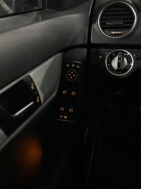 Fahrzeugabbildung Mercedes-Benz C 180 Avantgarde BlueEfficiency Navi Sitzhz PDC