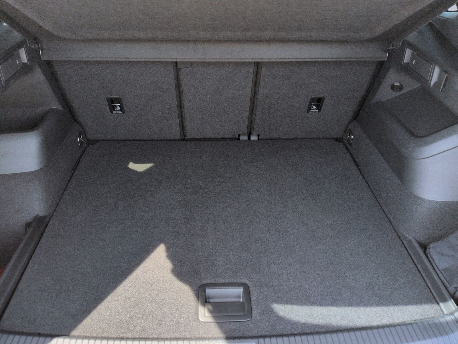 Tiguan R-Line 1.5 eTSI DSG AHK+PANO+BlackStyle+