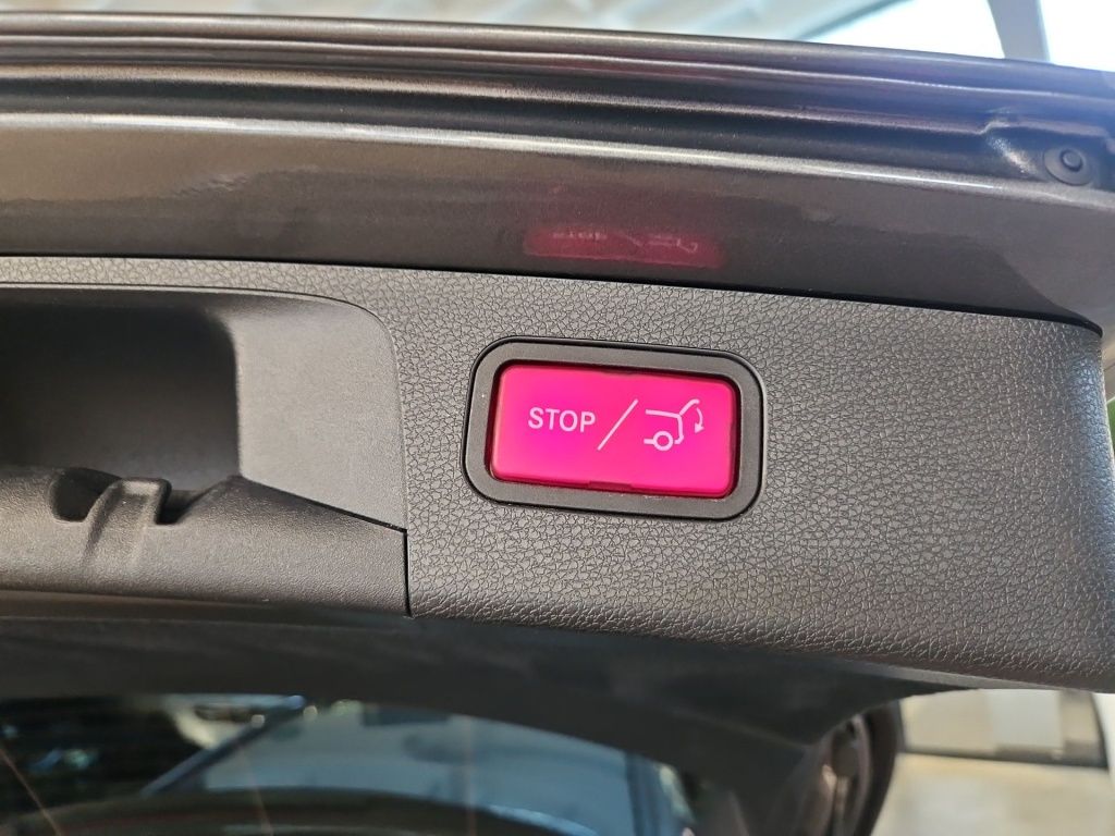 Fahrzeugabbildung Mercedes-Benz E 300 deT 4M AMG Distronic+ LED SHZ 360° Ambie.