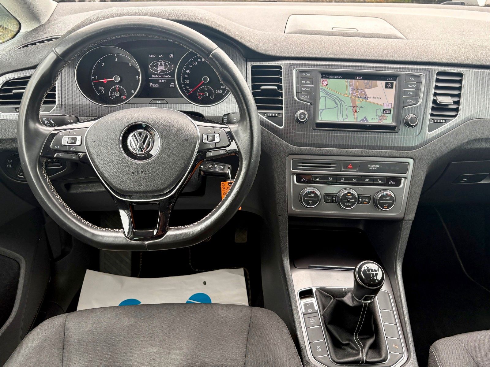 Fahrzeugabbildung Volkswagen Golf Sportsvan VII 1.6 TDI Lounge Navi PDC SHZ