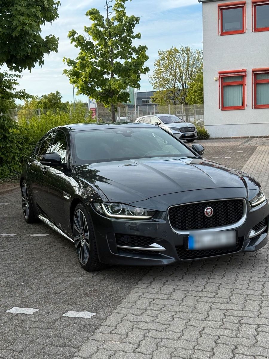 JAGUAR XE