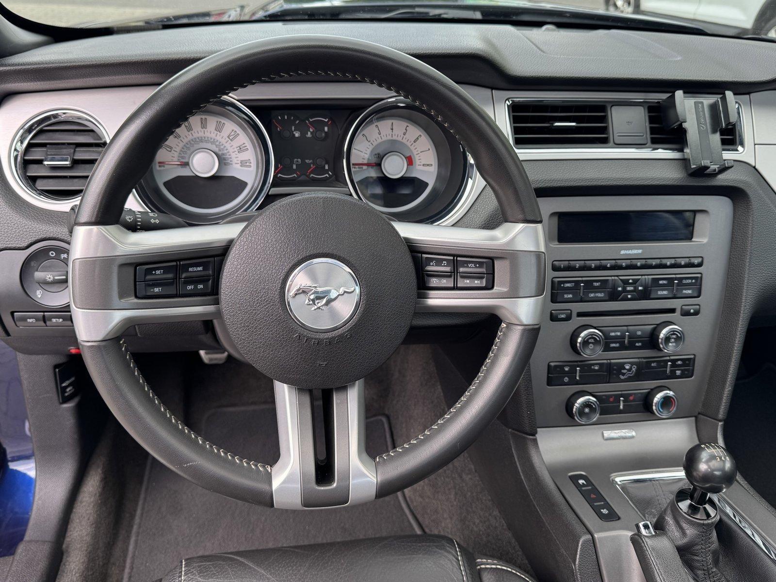Ford Mustang GT Premium Coupe Schalter Carfax Leder