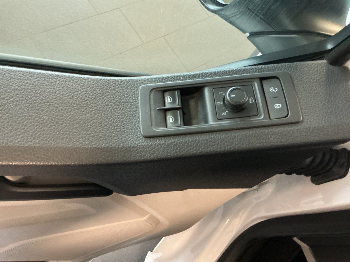 Fahrzeugabbildung Volkswagen T6 Kombi 2.0 TDI Klima AHK ParkPilot