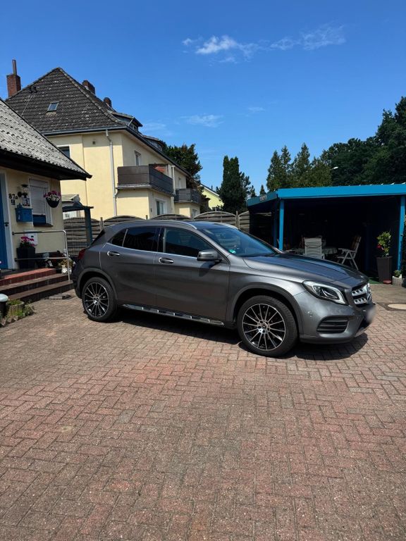 Image of Mercedes-Benz GLA 220