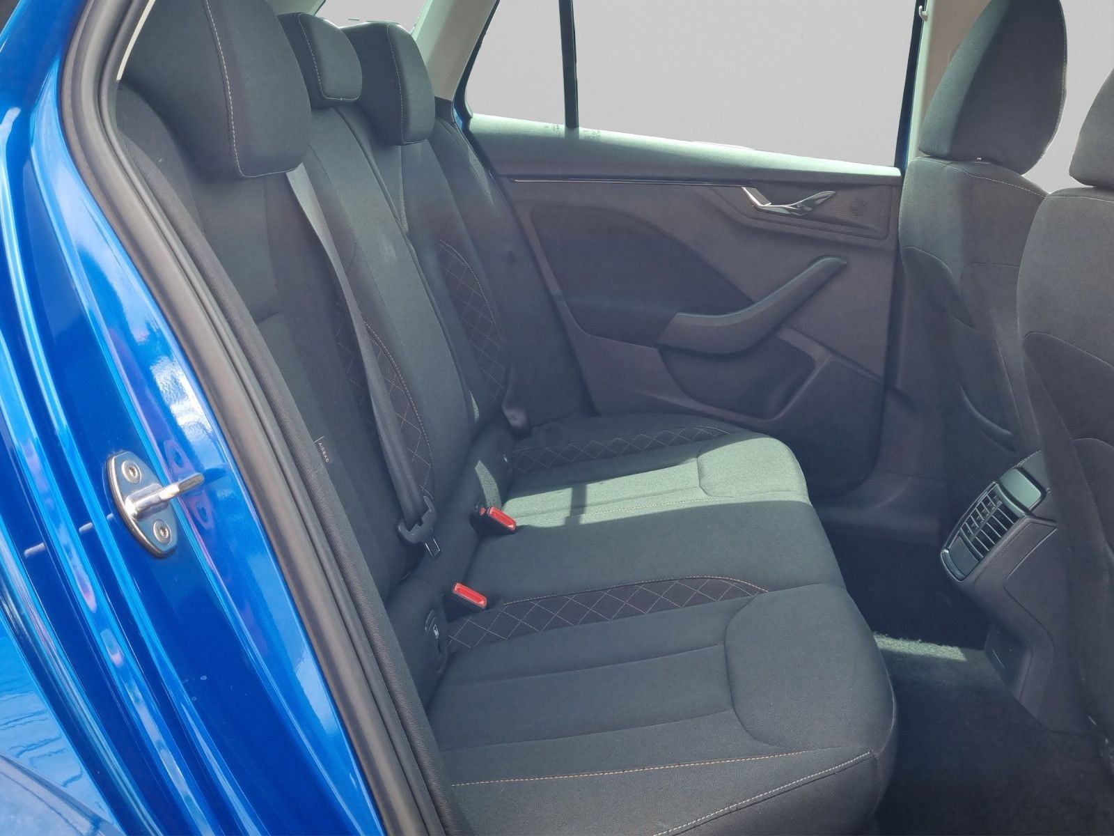 Fahrzeugabbildung SKODA Kamiq Ambition 1,0 TSI DSG ACC PDC