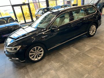 MYAUTOCENTER – Gebraucht- und Jahreswagen mit Werkstattservice in Pfaffenhofen Volkswagen Passat Highline *4Motion*Massage*AHK*LED*Keyless