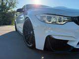 BMW M4 Coupé DKG MPerformance Edelweiss Unfallfrei - BMW: Coupe, Unfall