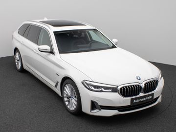 Fahrzeugabbildung BMW 530e Tour Luxury Line HiFi Pano AHK Kamera DAB