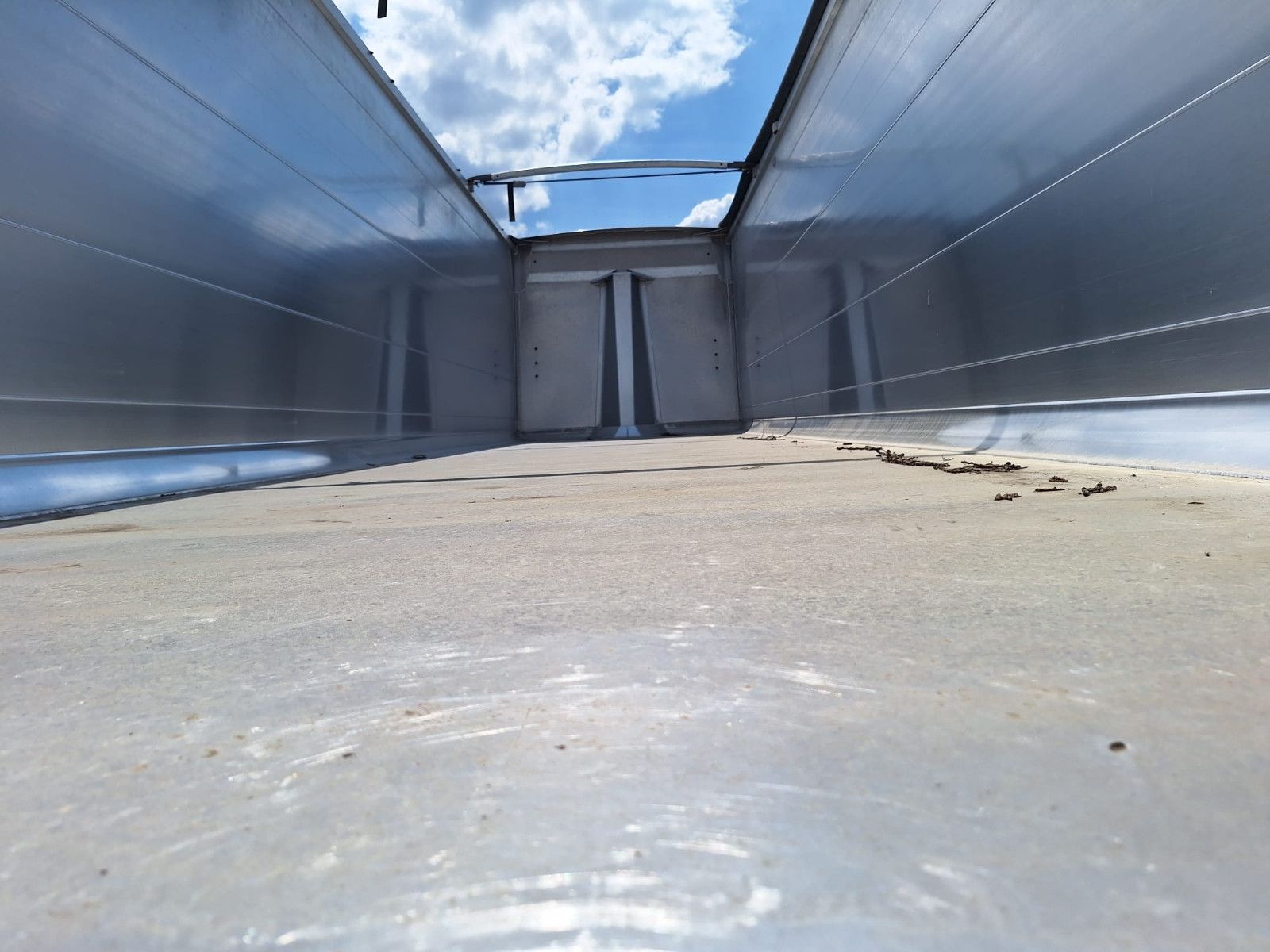 Fahrzeugabbildung Benalu Bulkliner S 95  50m³ Kombiklappe