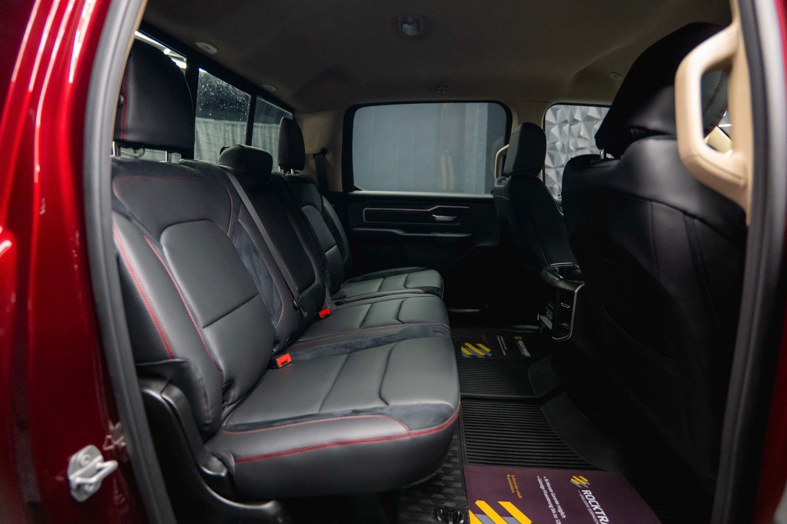 Fahrzeugabbildung Decamp Dodge RAM 5.7 V8 4x4 + DECAMP BACKPACK Camper