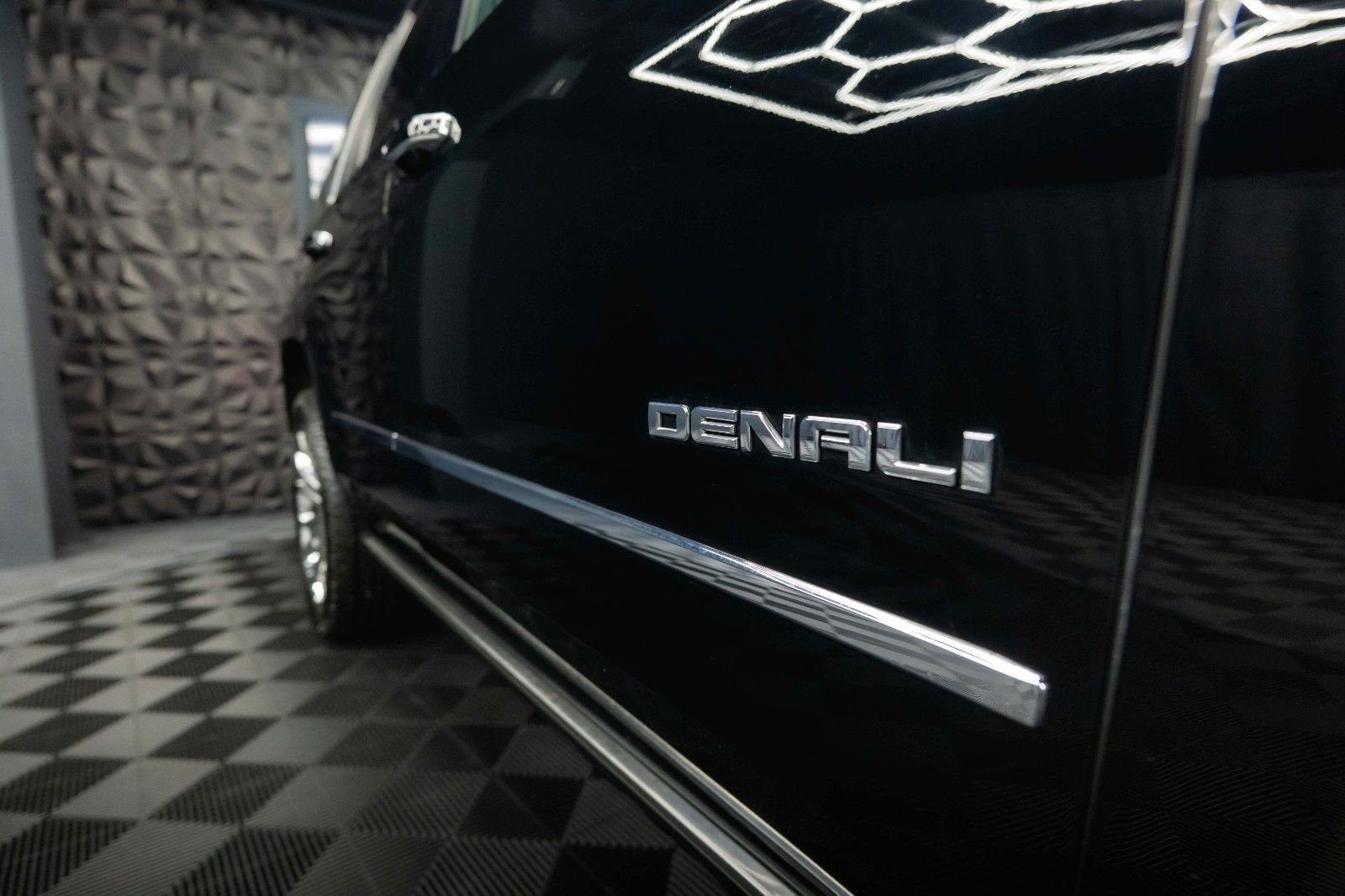 Fahrzeugabbildung GMC Yukon 6.2 V8 DENALI 4x4 LED *Unfallfrei*TV*ACC*