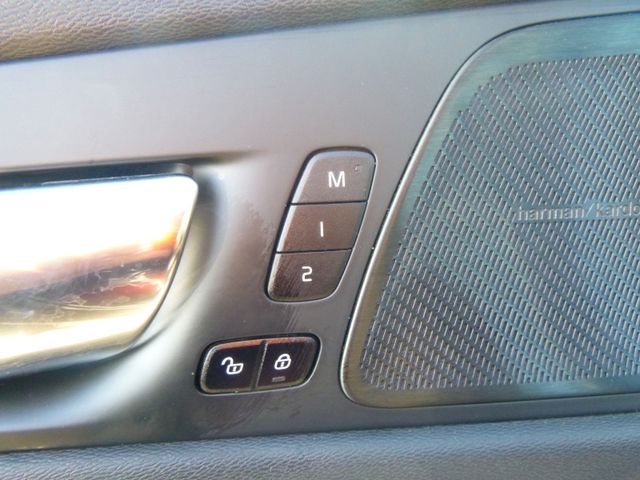 Fahrzeugabbildung Volvo XC60 Inscription 2WD >AUT/AHK/Kamera/PANO/PDC<