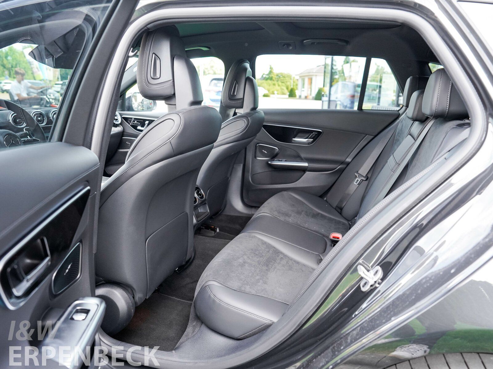 Fahrzeugabbildung Mercedes-Benz C 300 de T Edition AMG Distronic AHK Pano Memory