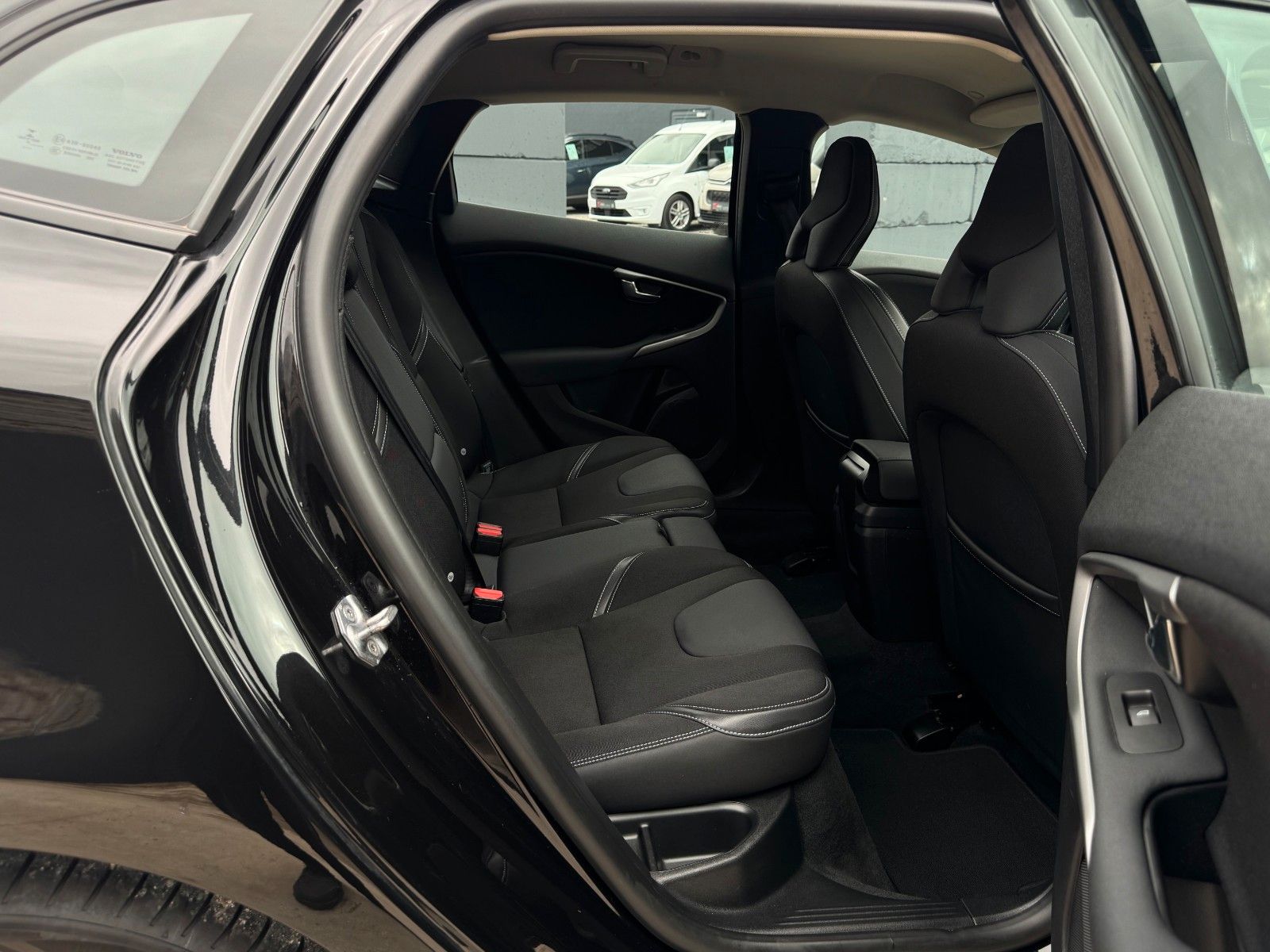 Fahrzeugabbildung Volvo V40 1.5 112kw/152ps Autom. Kam Temp Navi Sensus