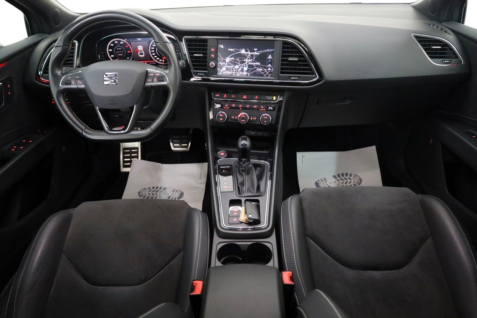 Fahrzeugabbildung SEAT Leon ST Cupra 300 4Drive TLeder,Navi,LED,PanDach