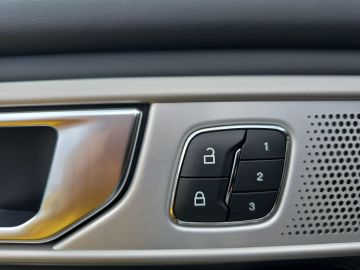 Bild 17 Ford Explorer Platinum PHEV 4x4 3.0 El. Panodach Navi