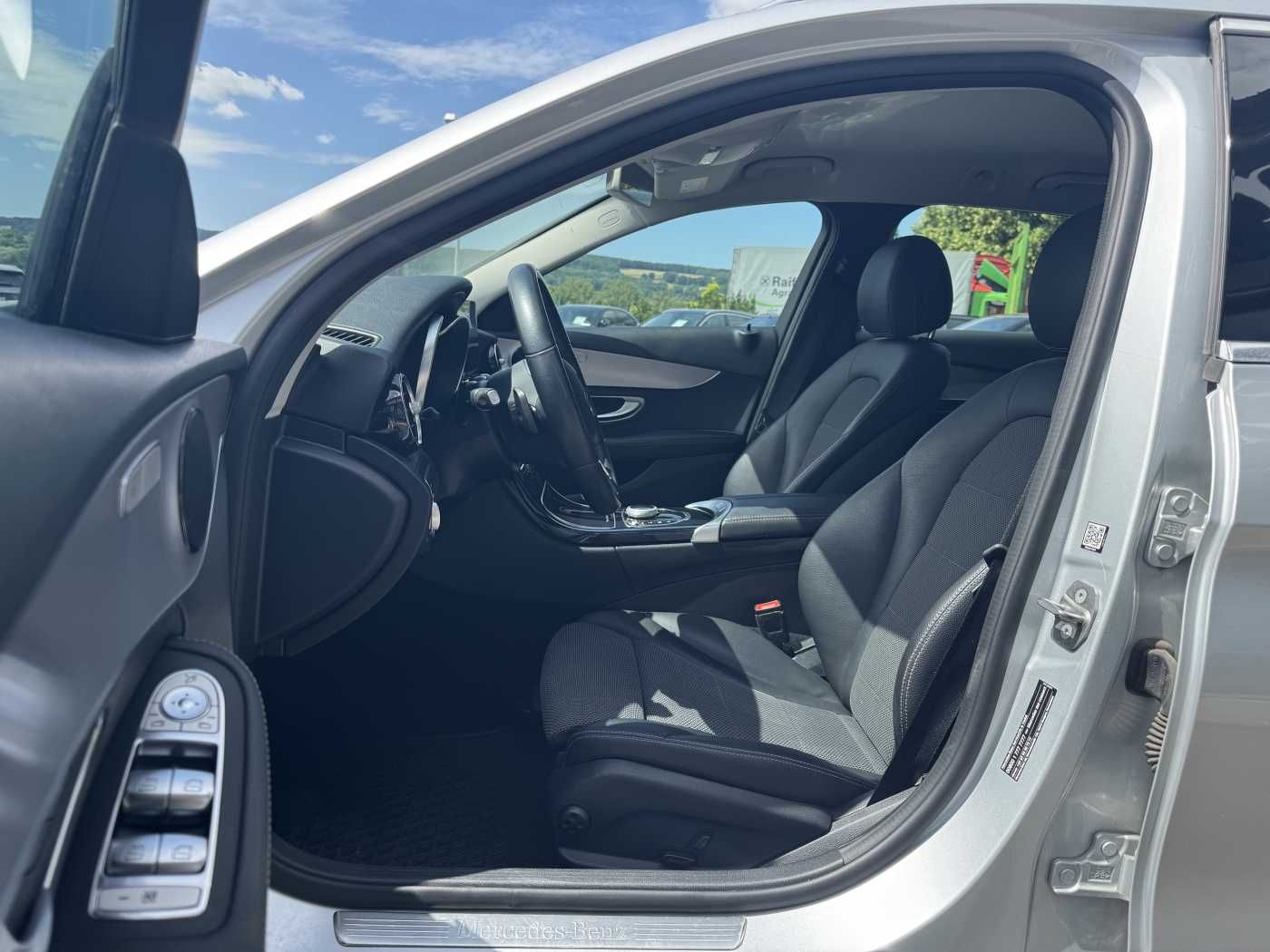 Fahrzeugabbildung Mercedes-Benz C 220d T Avantgarde+RKamera+LED+TotW+SpurH