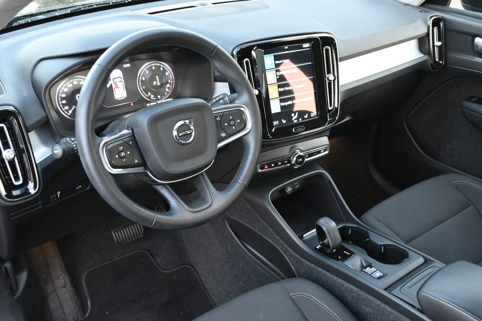 Fahrzeugabbildung Volvo XC40 T3 Benzin Momentum*RFK*FSHZG*