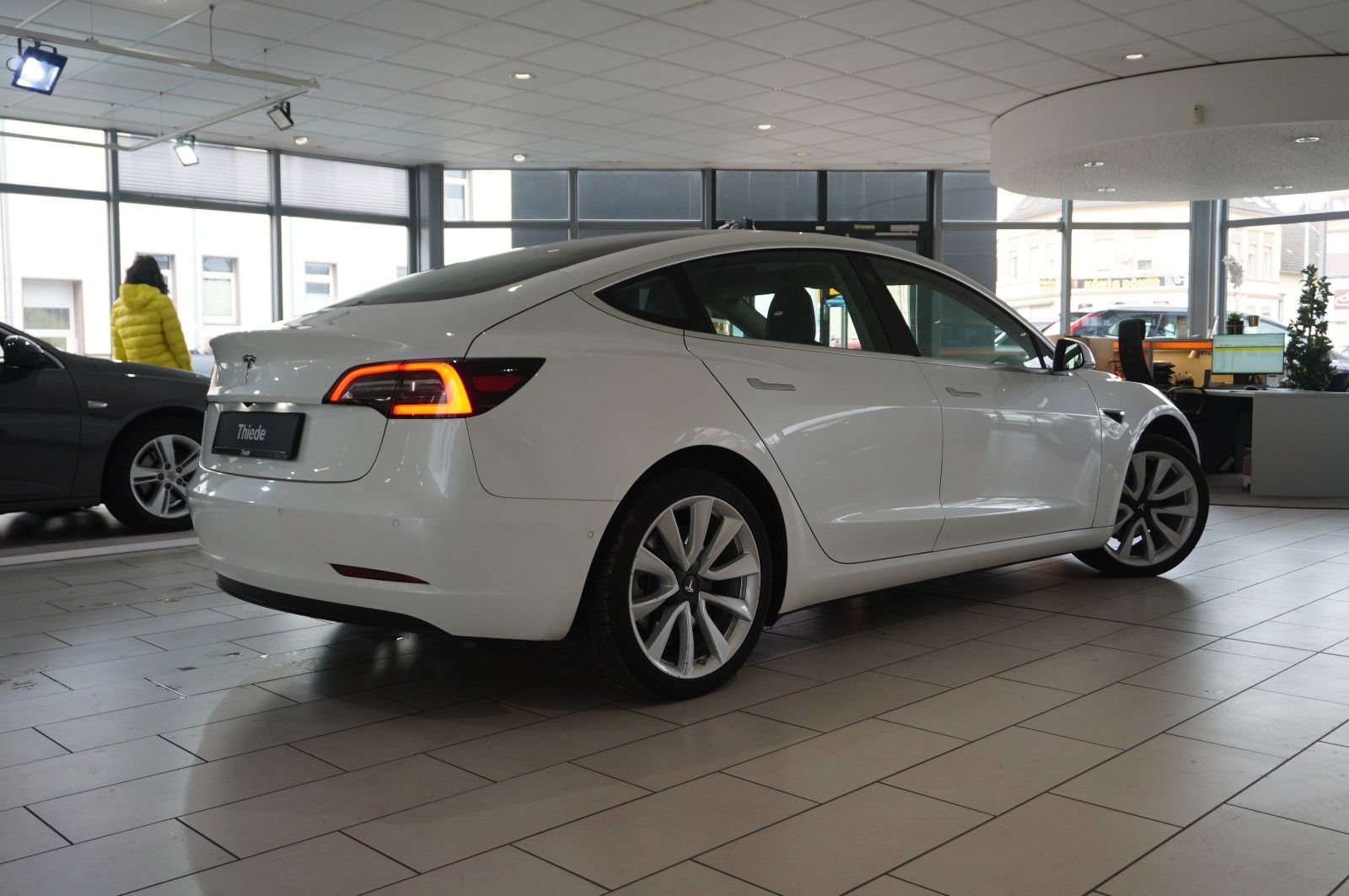 Fahrzeugabbildung Tesla Model 3 Standard Range Plus NAVI/KAMERA/SH/PANO