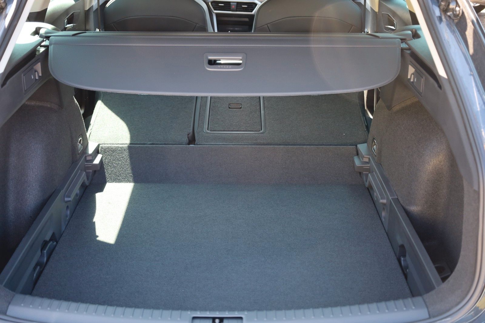 Fahrzeugabbildung SEAT Leon Sportstourer 1,5 eTSI  FR DSG