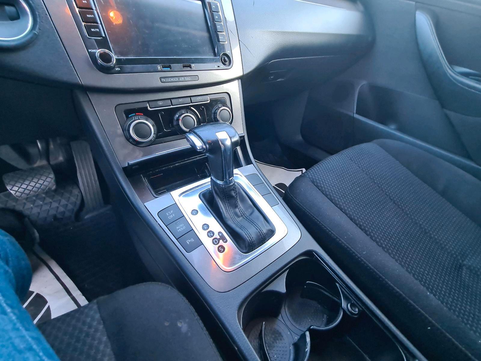 Volkswagen Passat 2010 — photo 10