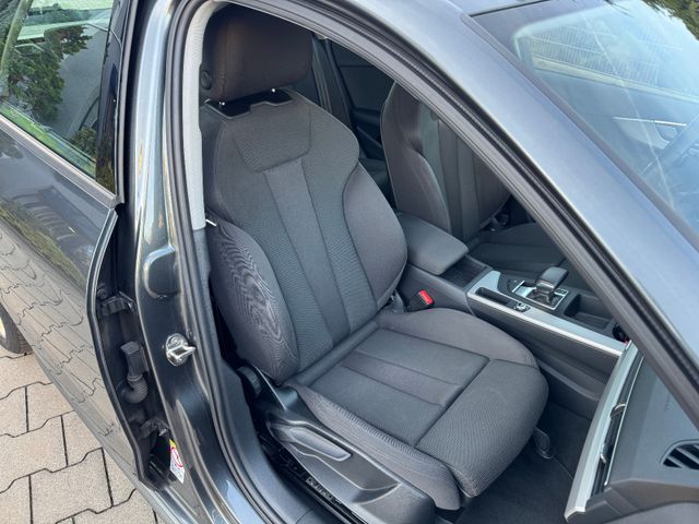 Audi A4 Avant 40 TDI quattro S line Audi A4 Avant 40 TDI quattro S line