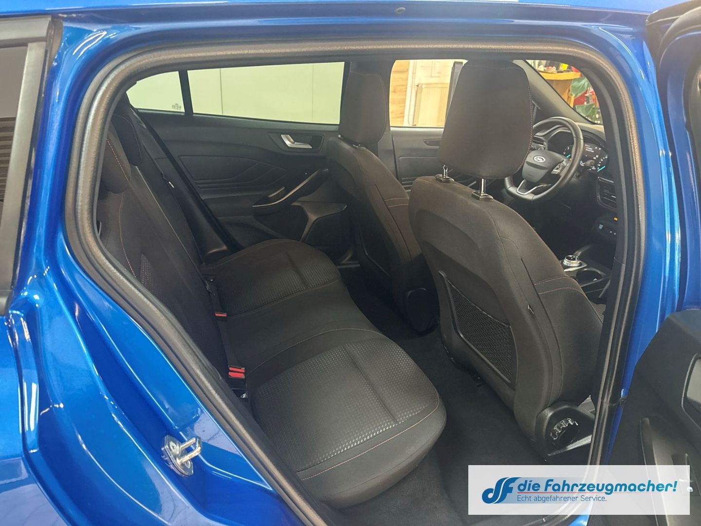 Fahrzeugabbildung Ford Focus Turnier ST-Line Navi LED ACC Apple CarPlay