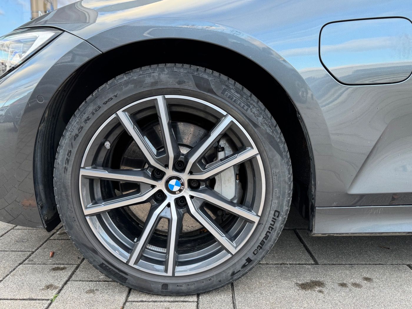 Fahrzeugabbildung BMW 330e Lim. Adv. DA-PRO/HUD/LASER 2 JAHRE GARANTIE