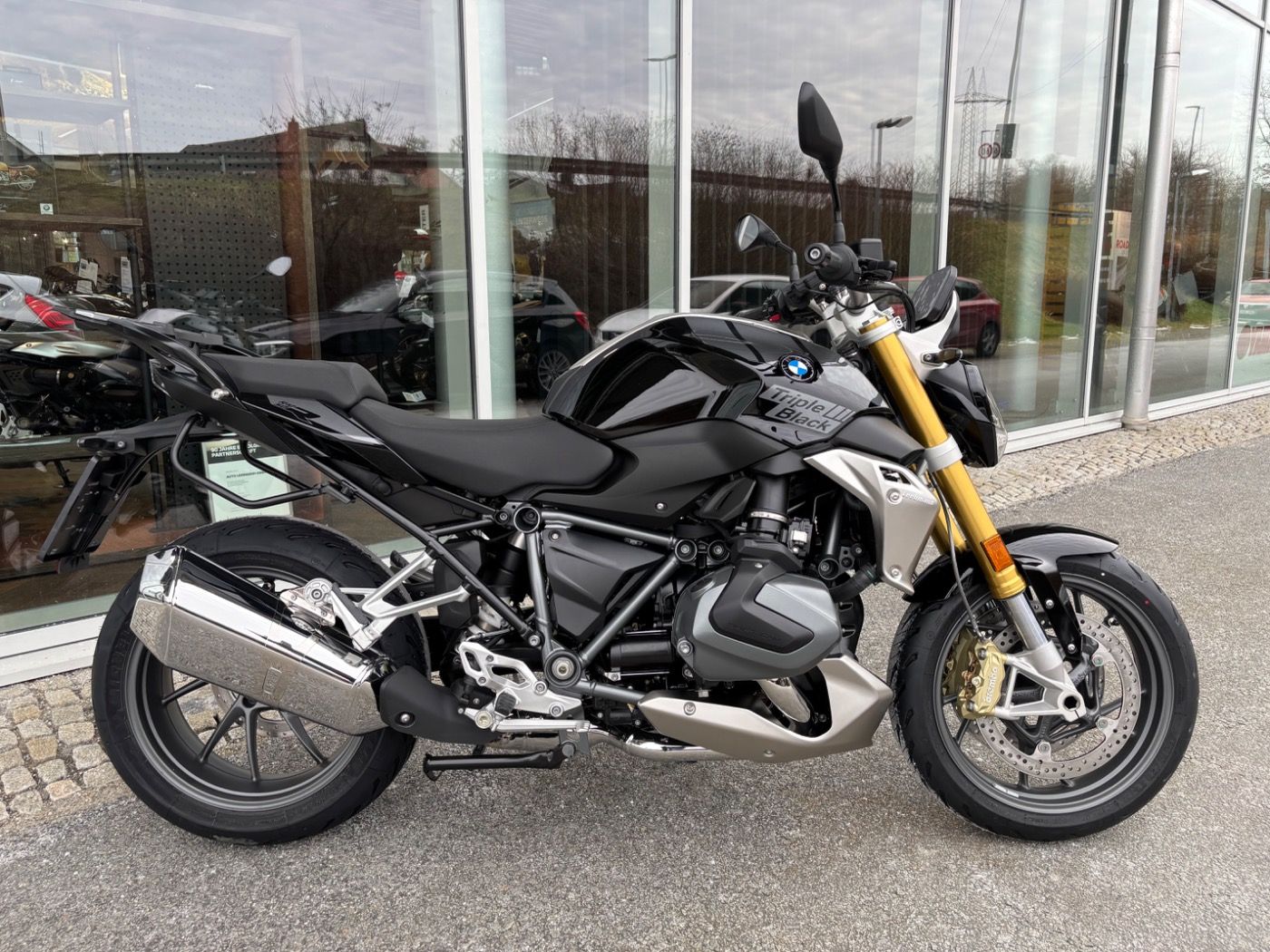 Fahrzeugabbildung BMW R 1250 R Triple Black 3 Pakete